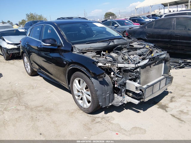 2017 INFINITI QX30 - 1