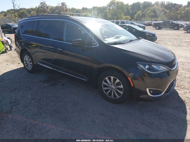 2017 CHRYSLER PACIFICA - 1