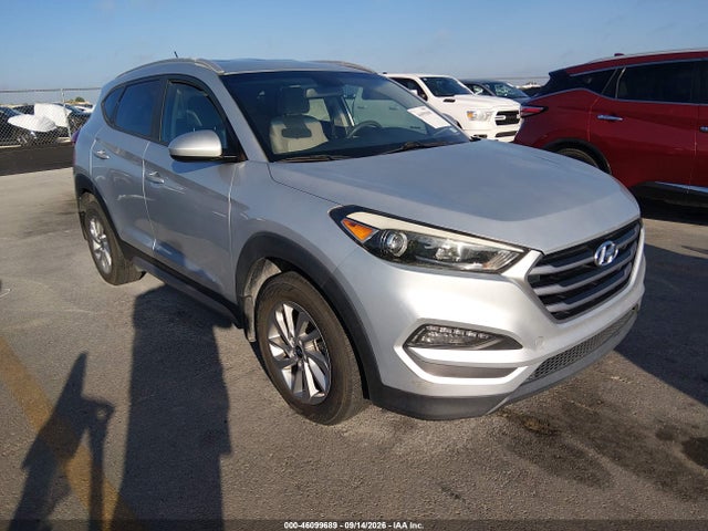 2017 HYUNDAI TUCSON SE - 1
