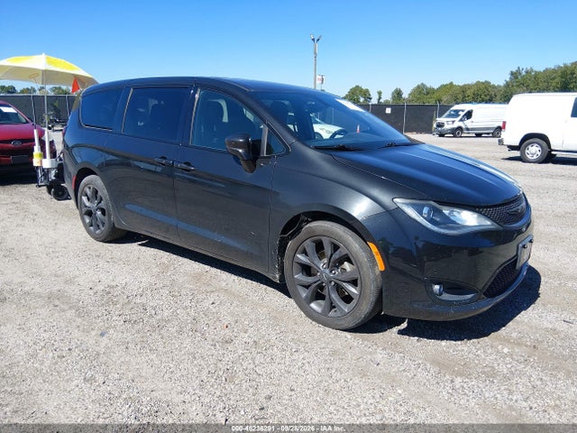 2020 CHRYSLER PACIFICA TOURING - 1