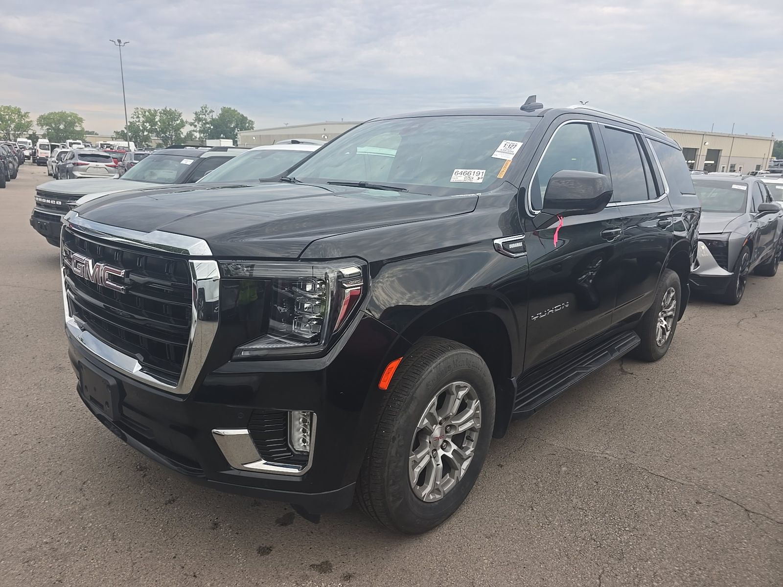 2022 GMC YUKON SLE - 1