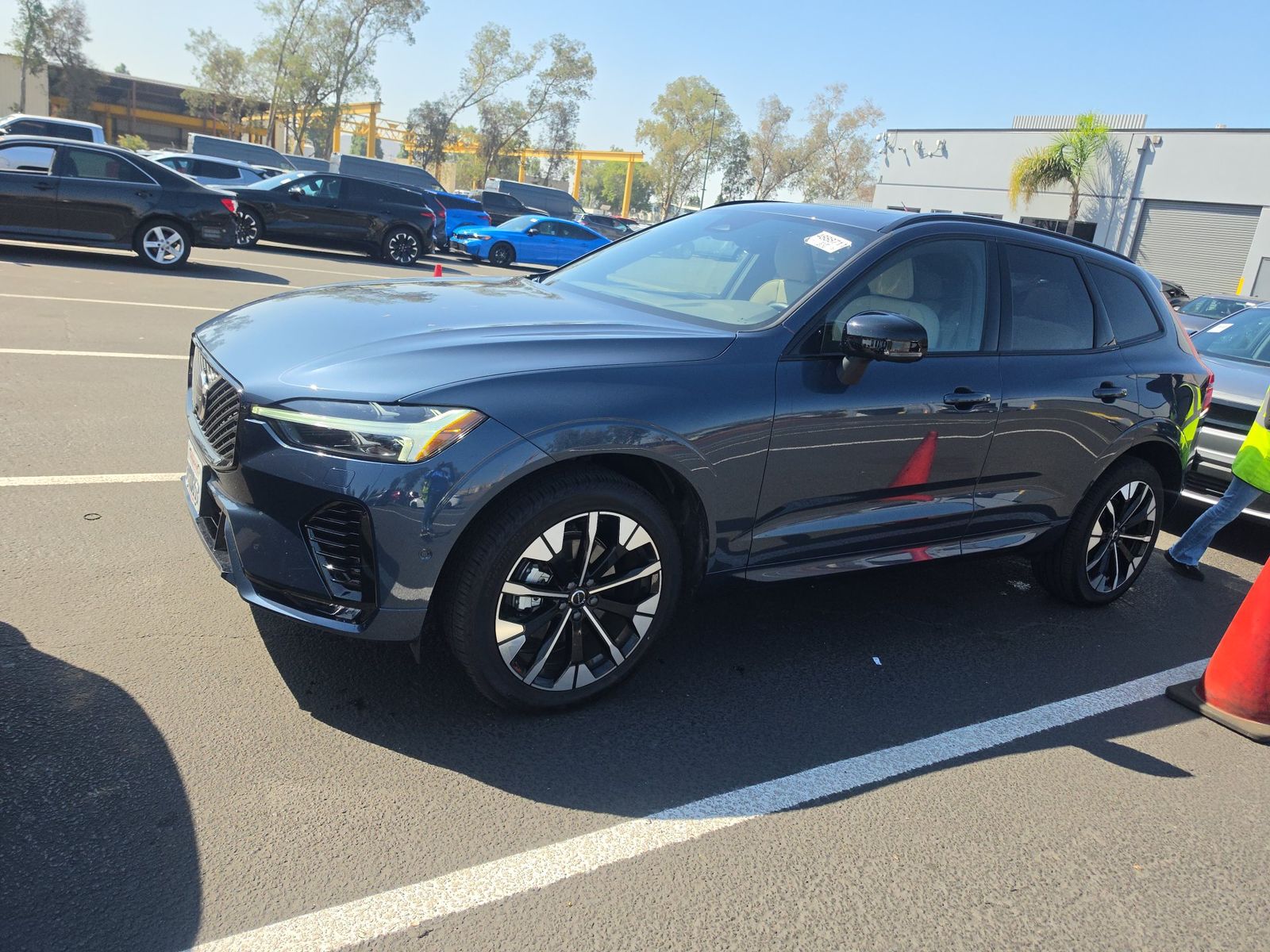 2026 VOLVO XC60 B5 Plus - 1