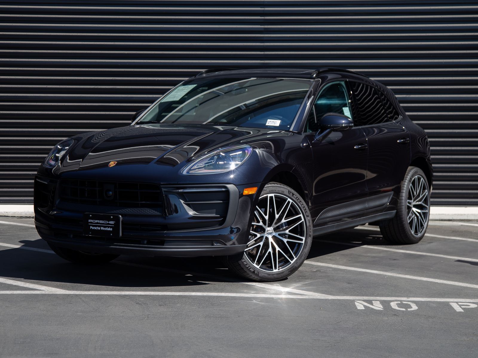 2026 PORSCHE MACAN Base - 1