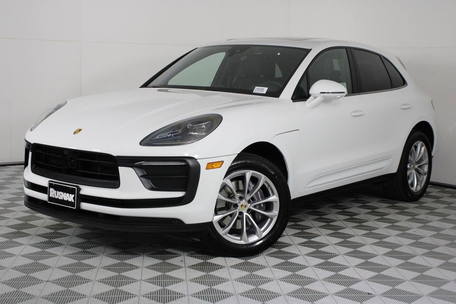 2026 PORSCHE MACAN Base - 1