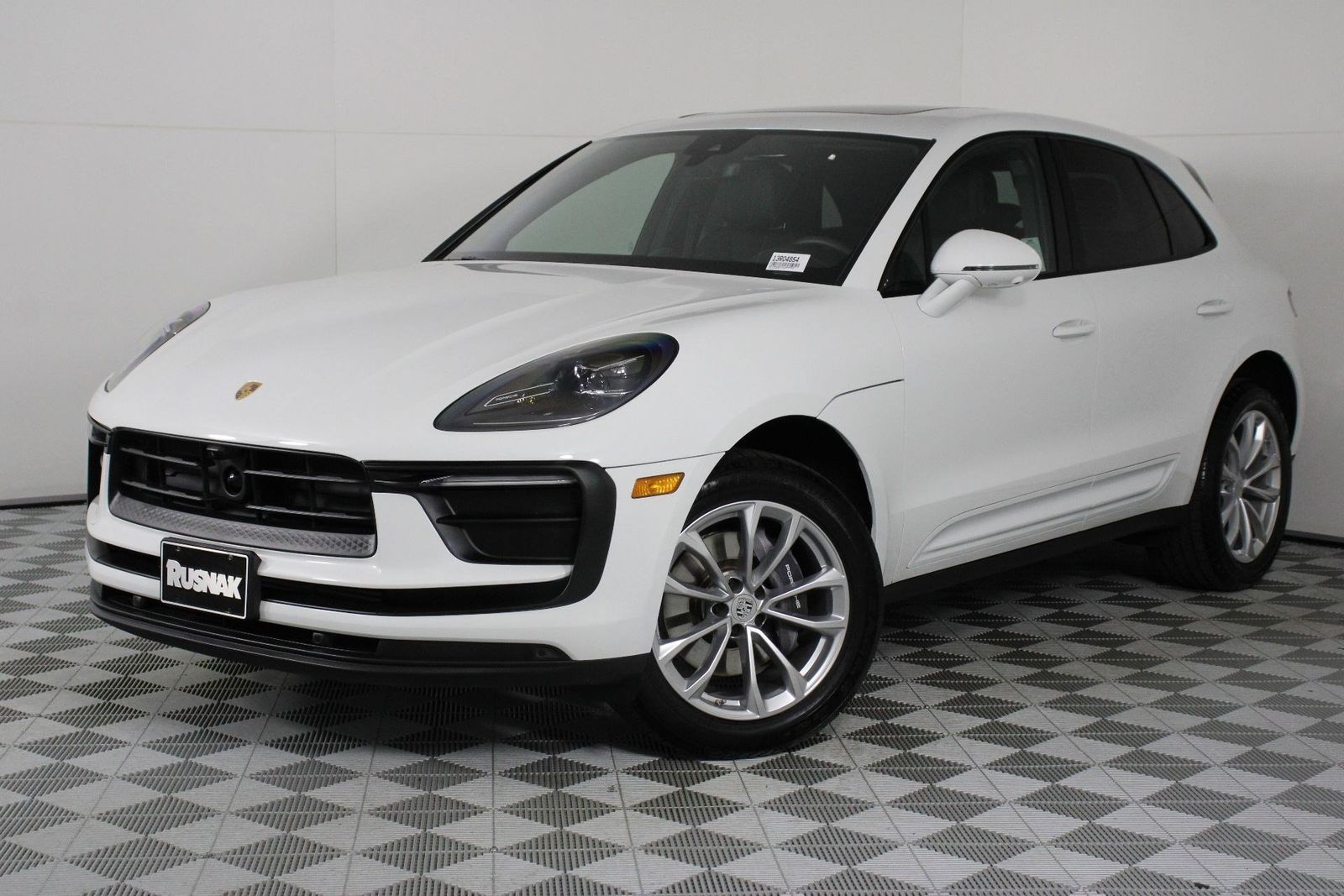 2026 PORSCHE MACAN Base - 1