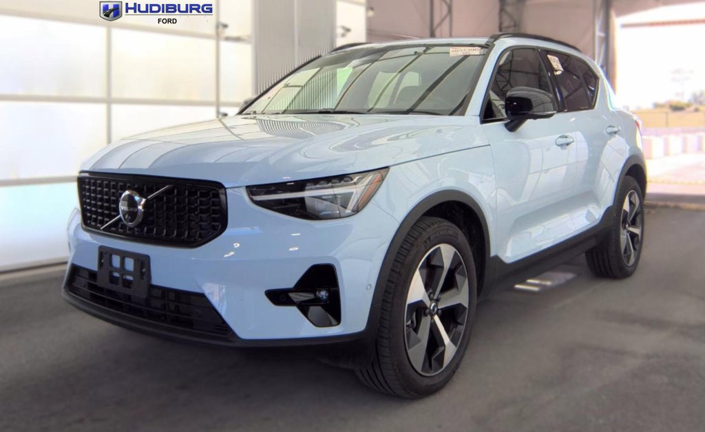 2026 VOLVO XC40 B5 Plus - 1