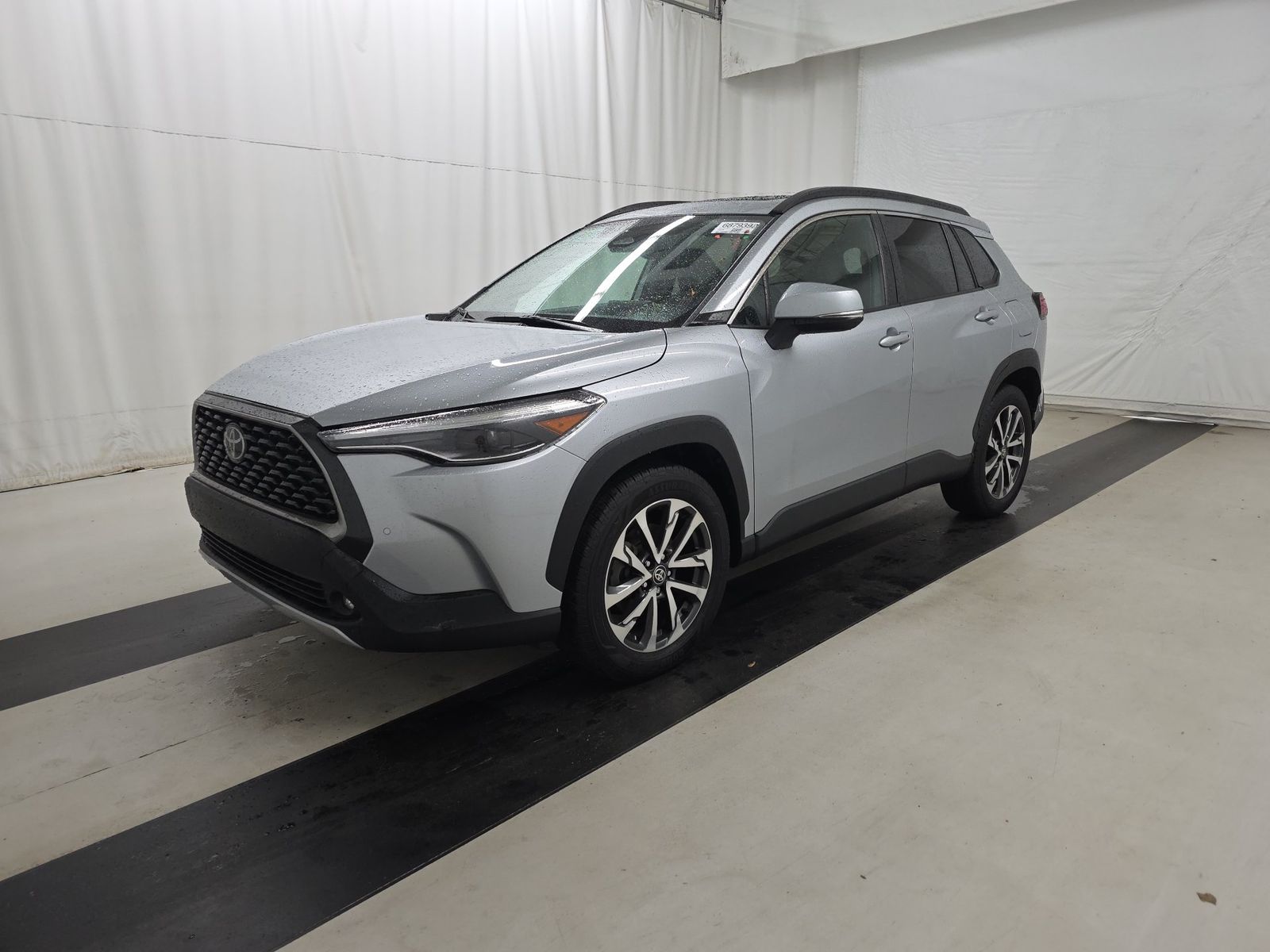2024 TOYOTA COROLLA CROSS XLE - 1
