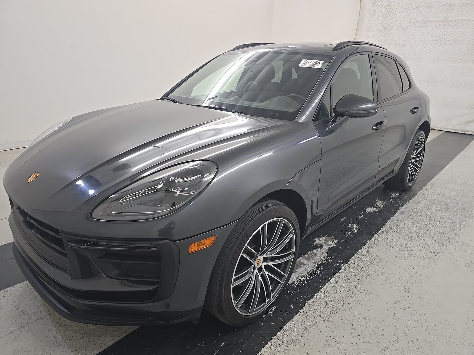 2024 PORSCHE MACAN Base - 1