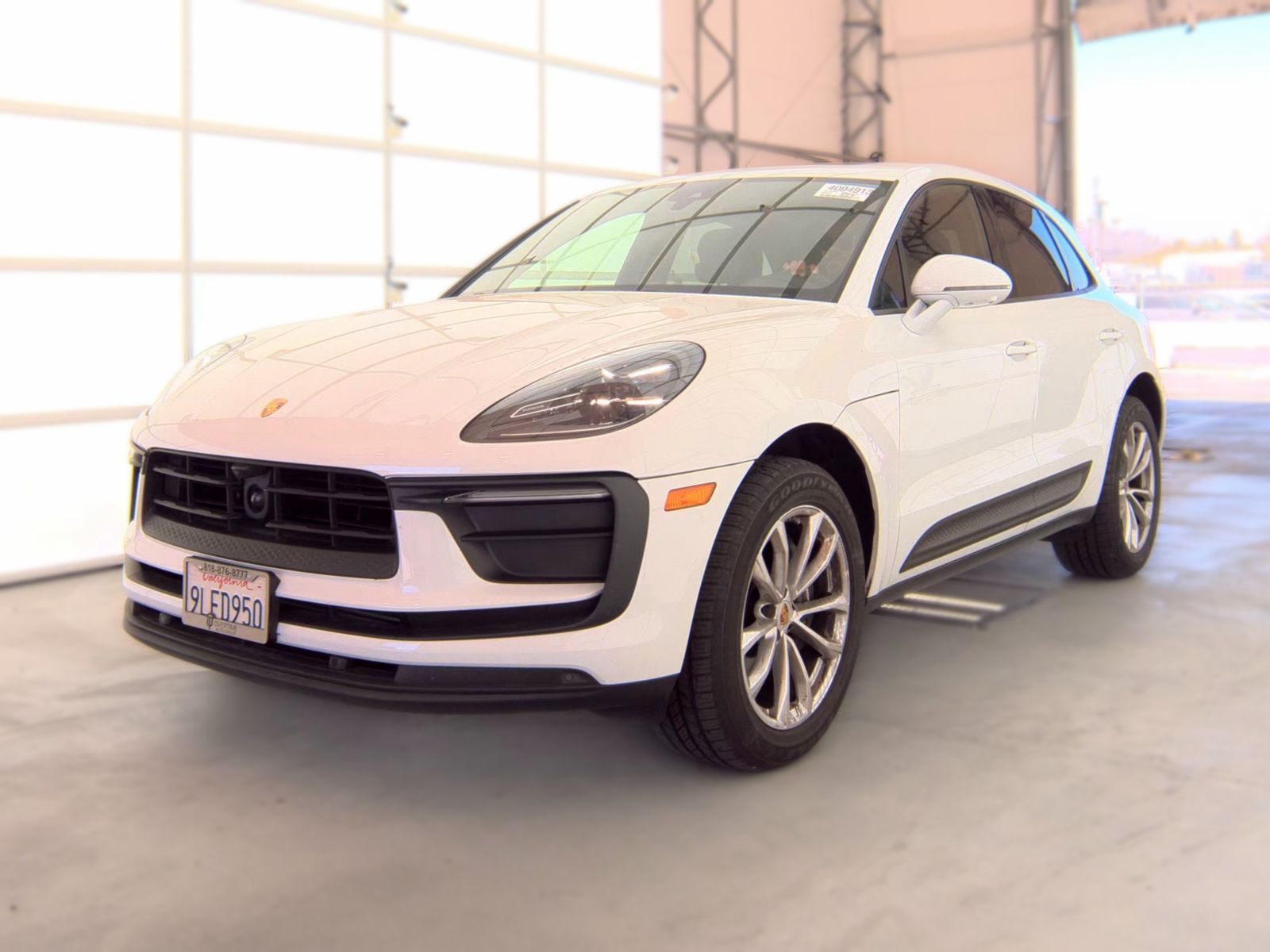 2024 PORSCHE MACAN Base - 1