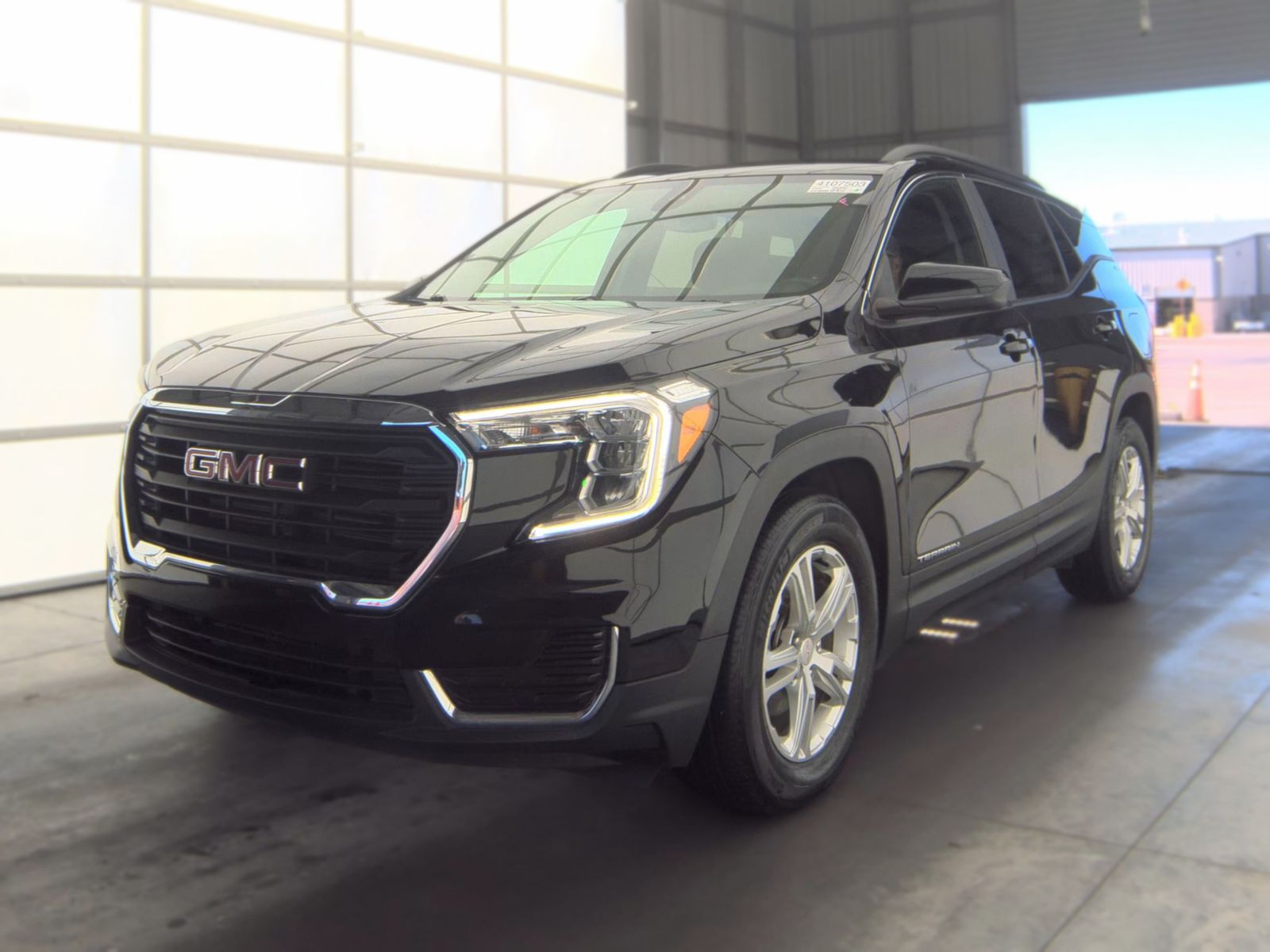 2023 GMC TERRAIN SLE - 1