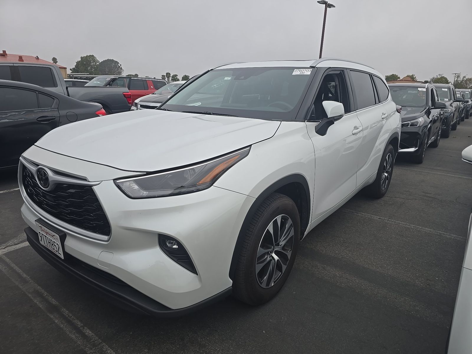 2025 TOYOTA HIGHLANDER XLE - 1