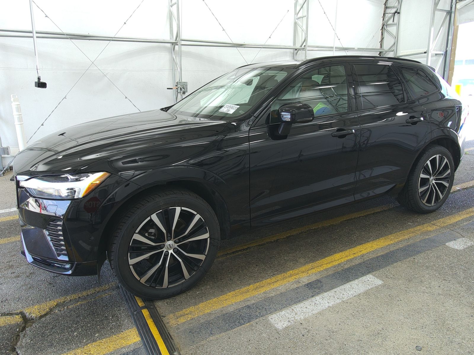 2025 VOLVO XC60 B5 Plus - 1