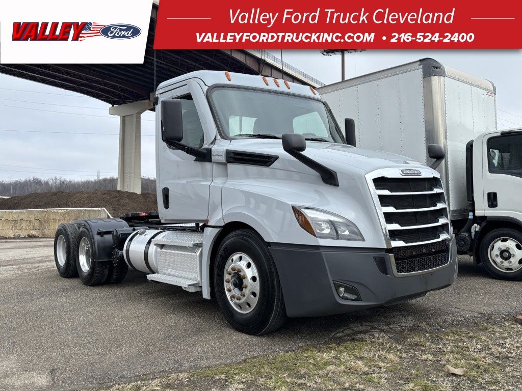 2021 FREIGHTLINER CASCADIA 126 Base - 1