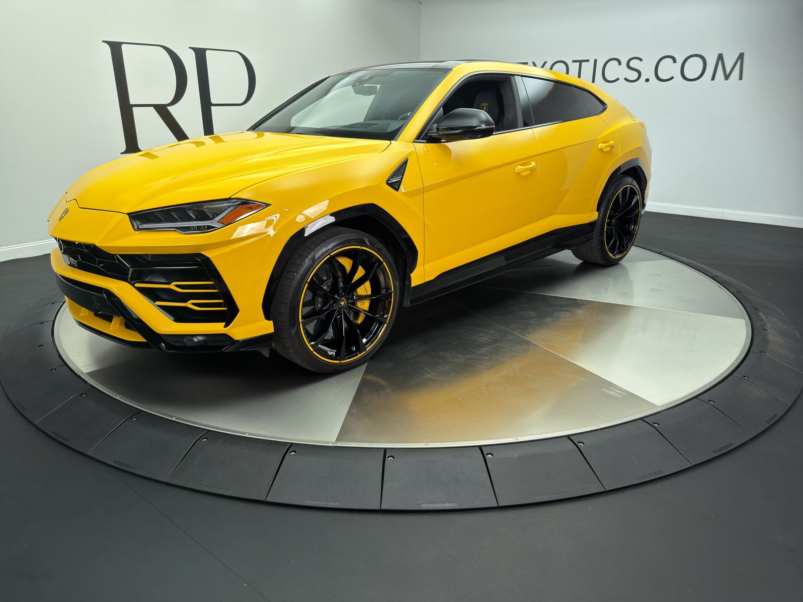 2021 LAMBORGHINI URUS PEARL Capsule - 1