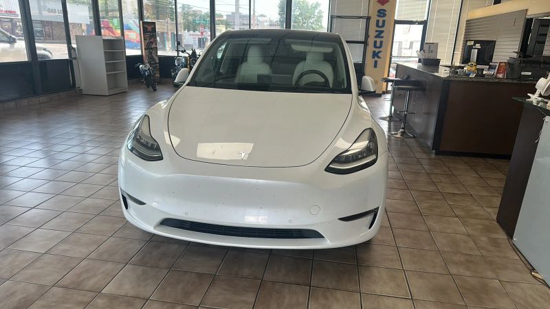 2022 TESLA MODEL Y LONG Range - 1