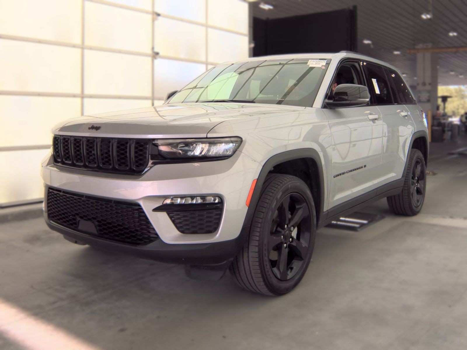 2023 JEEP GRAND CHEROKEE Limited - 1