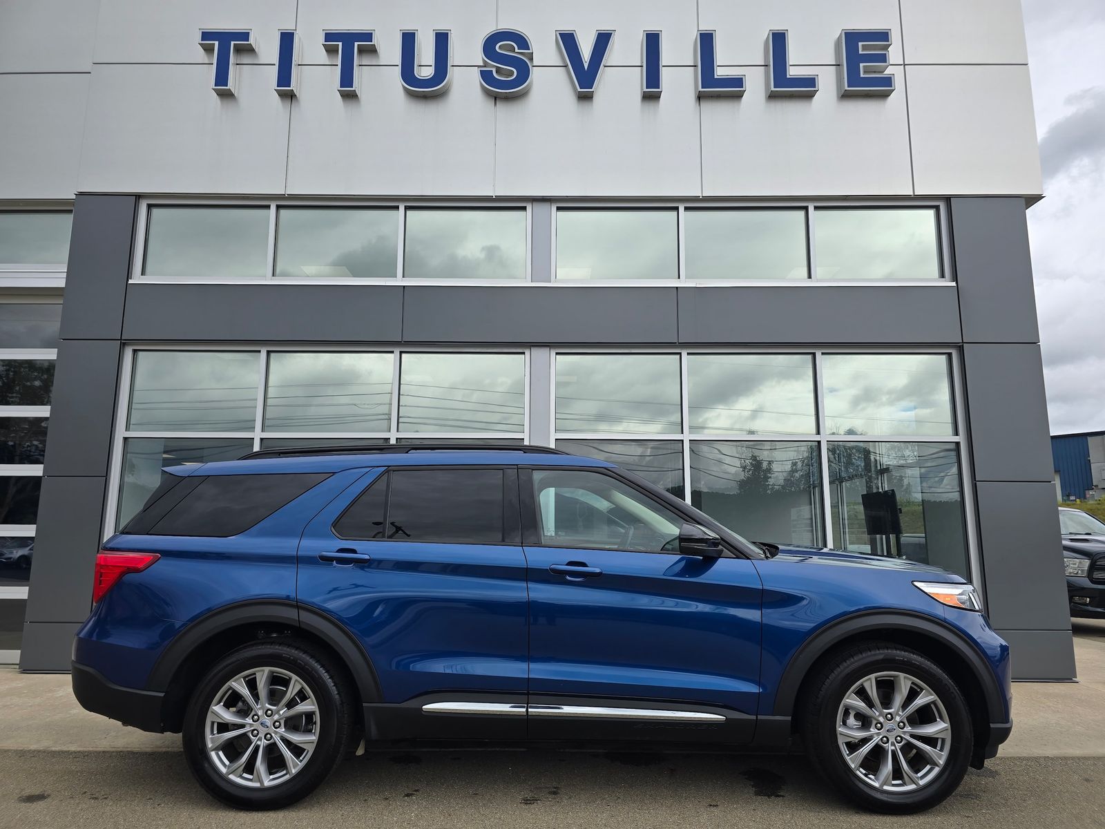 2023 FORD EXPLORER XLT - 1