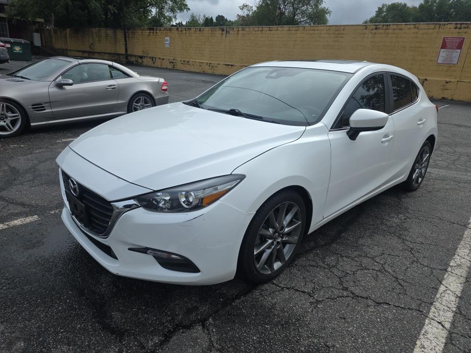2018 MAZDA MAZDA3 Touring - 1