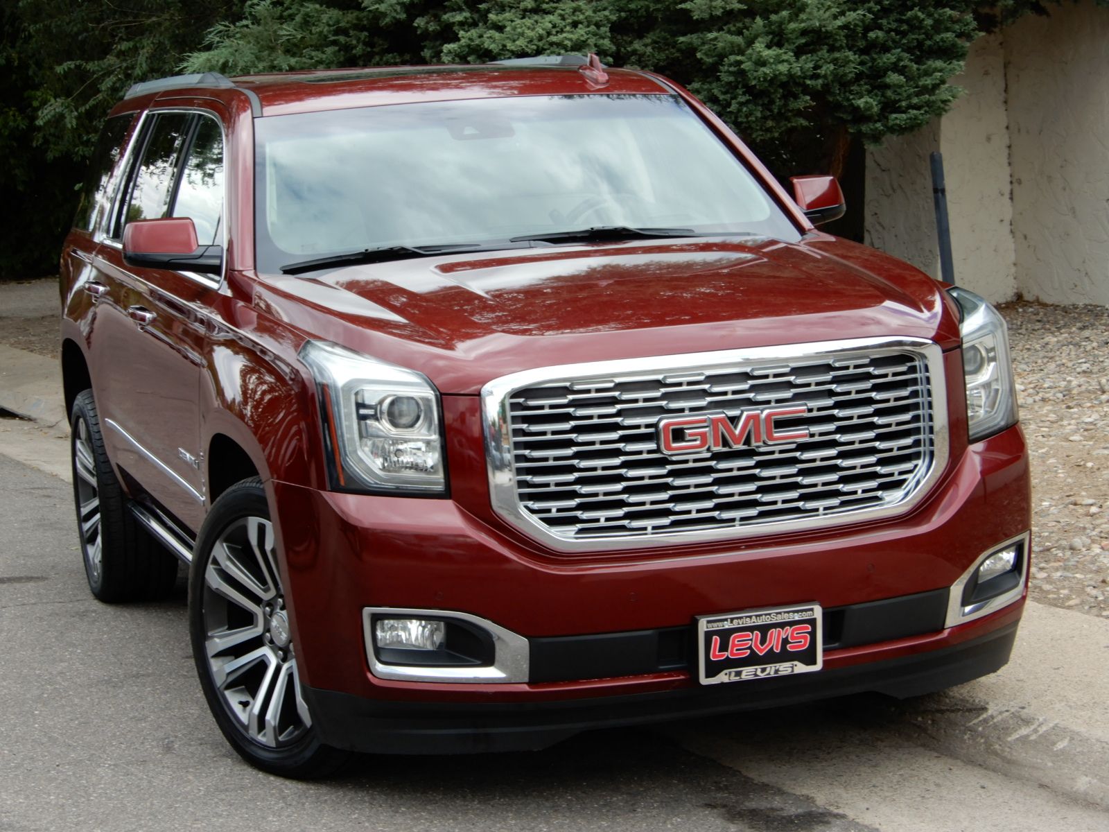 2018 GMC YUKON Denali - 1