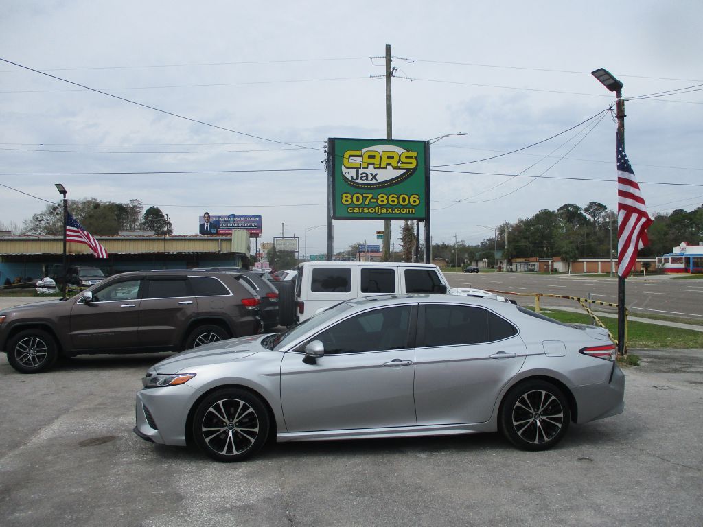 2018 TOYOTA CAMRY SE - 1