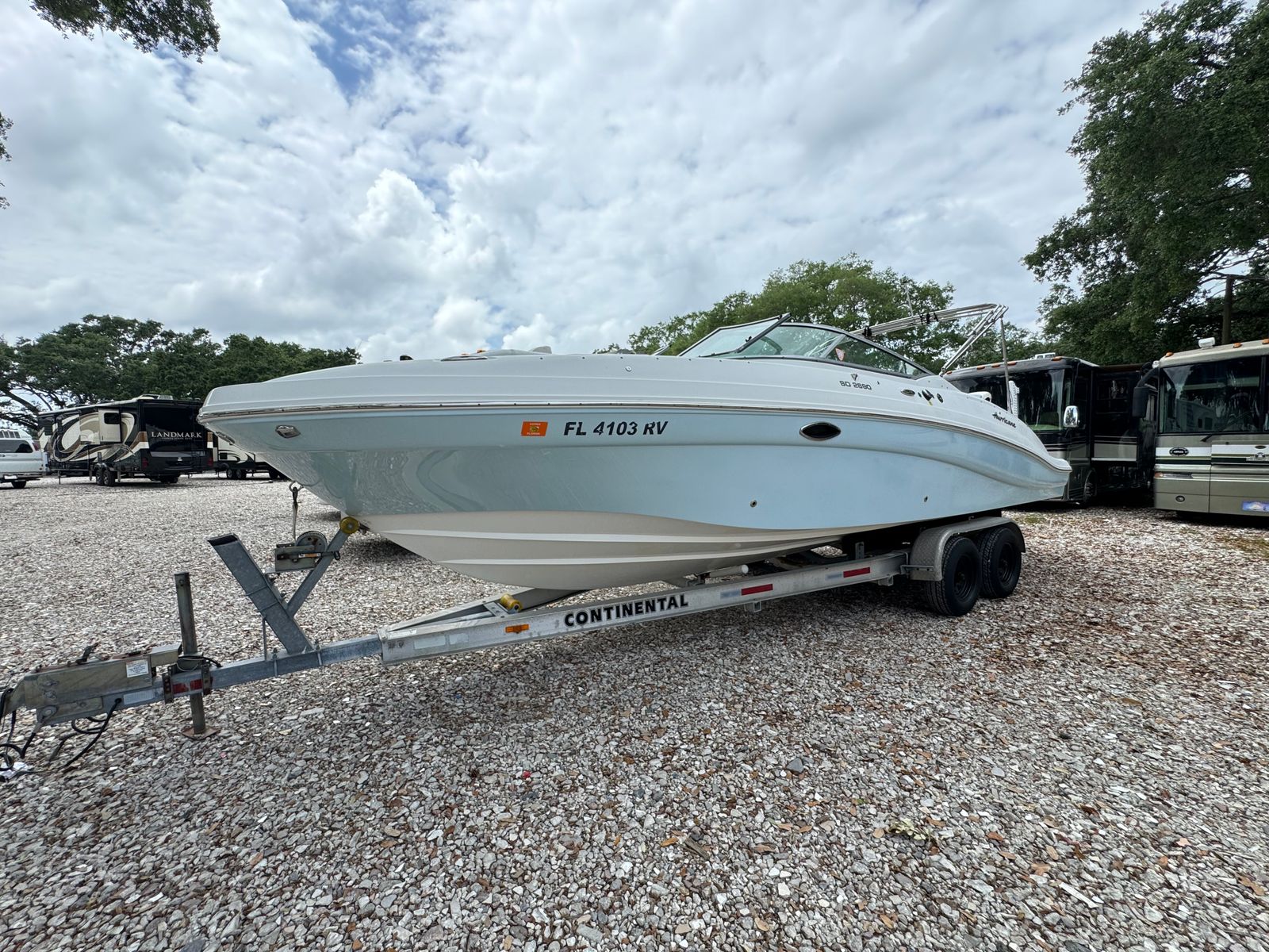 2019 HURRICANE SUN DECK 2600 - 1