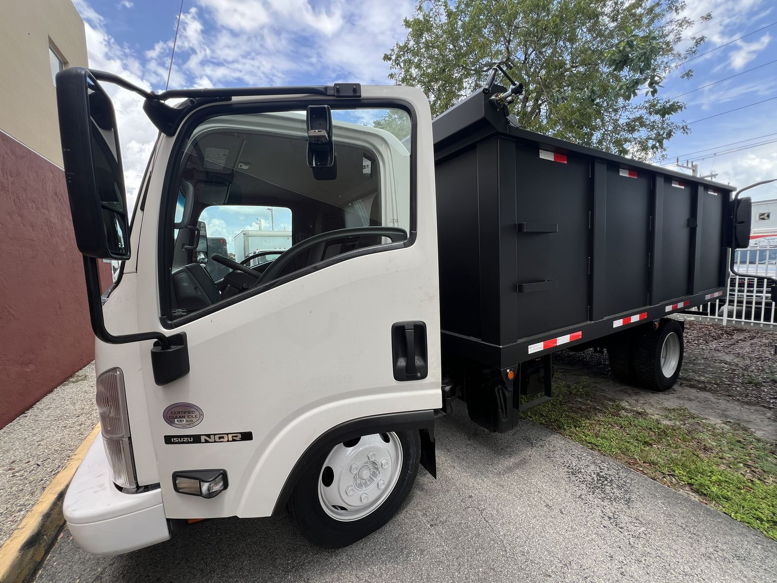 2018 ISUZU NRR Base - 1