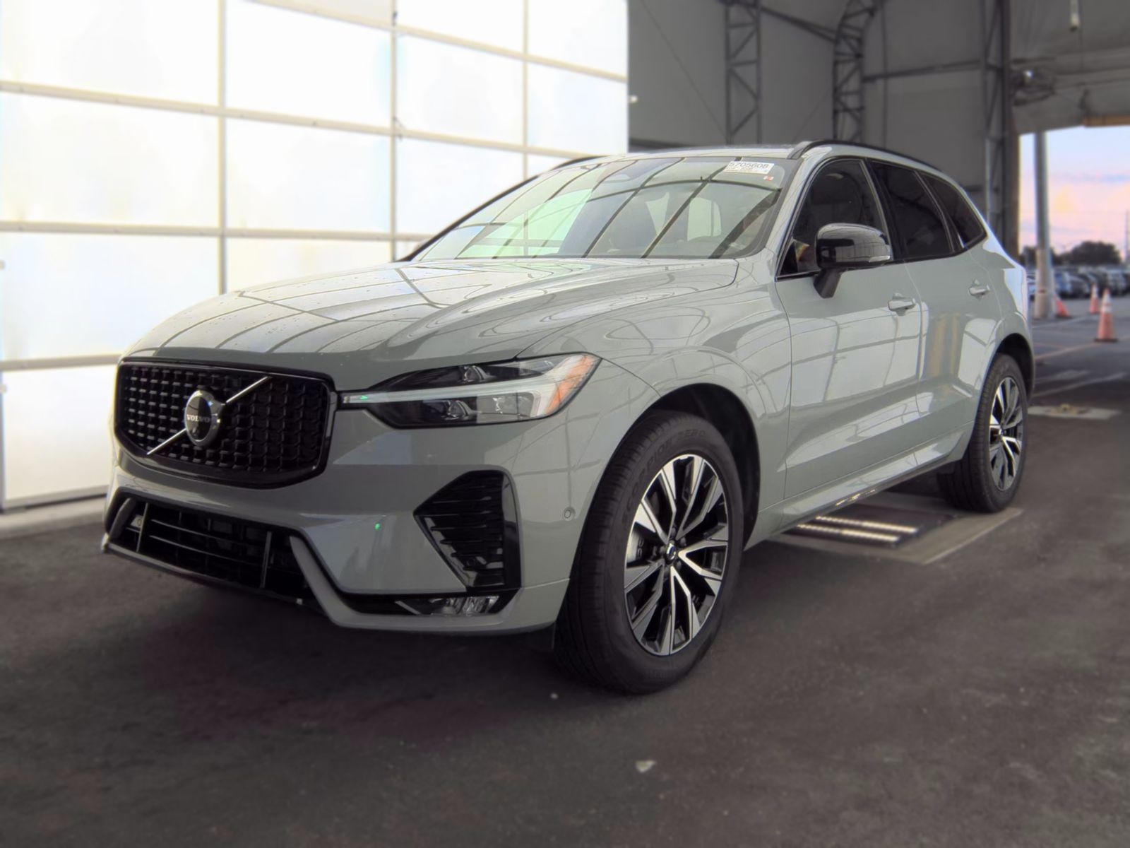 2024 VOLVO XC60 B5 Plus - 1