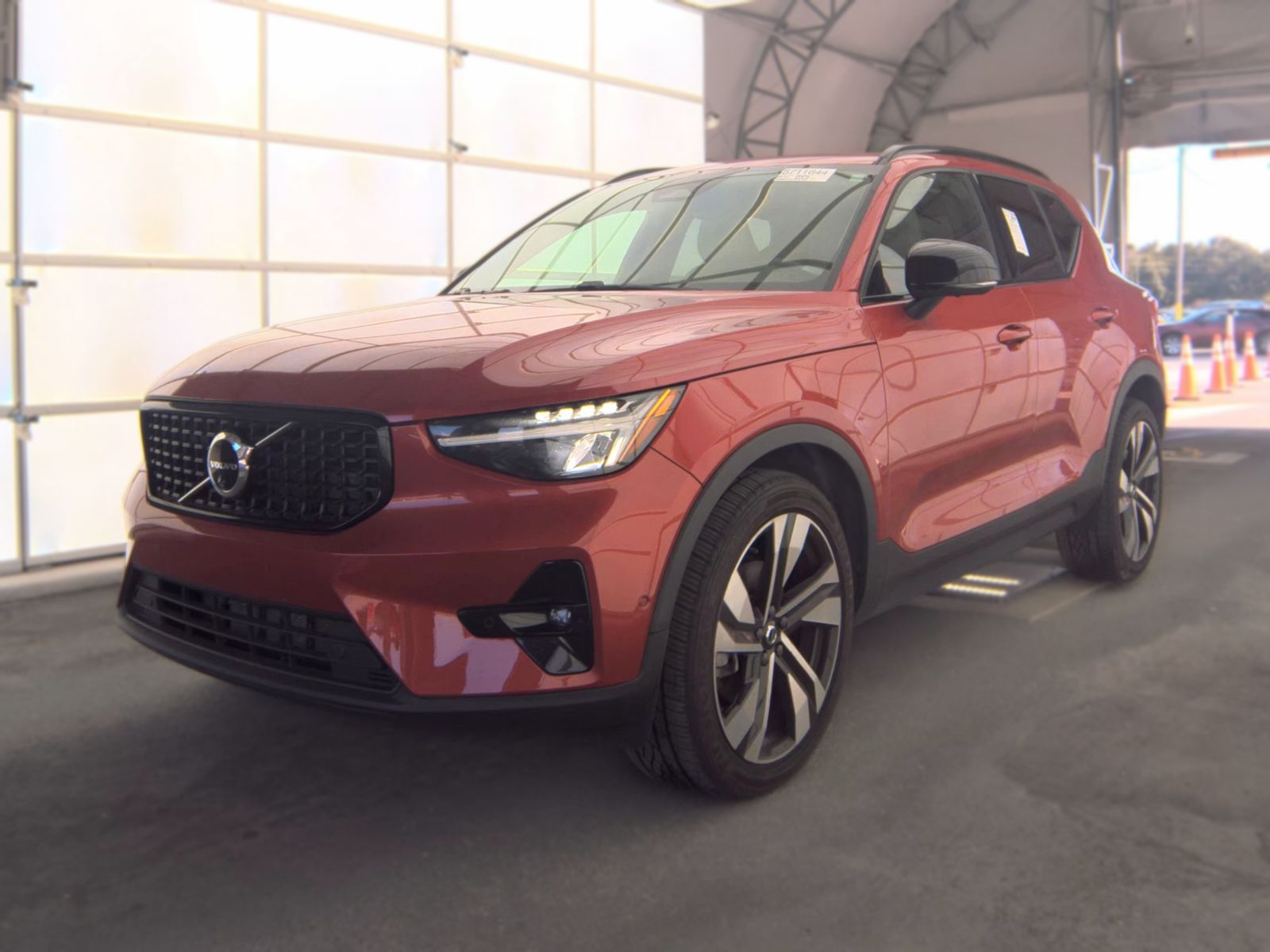 2024 VOLVO XC40 B5 Plus - 1