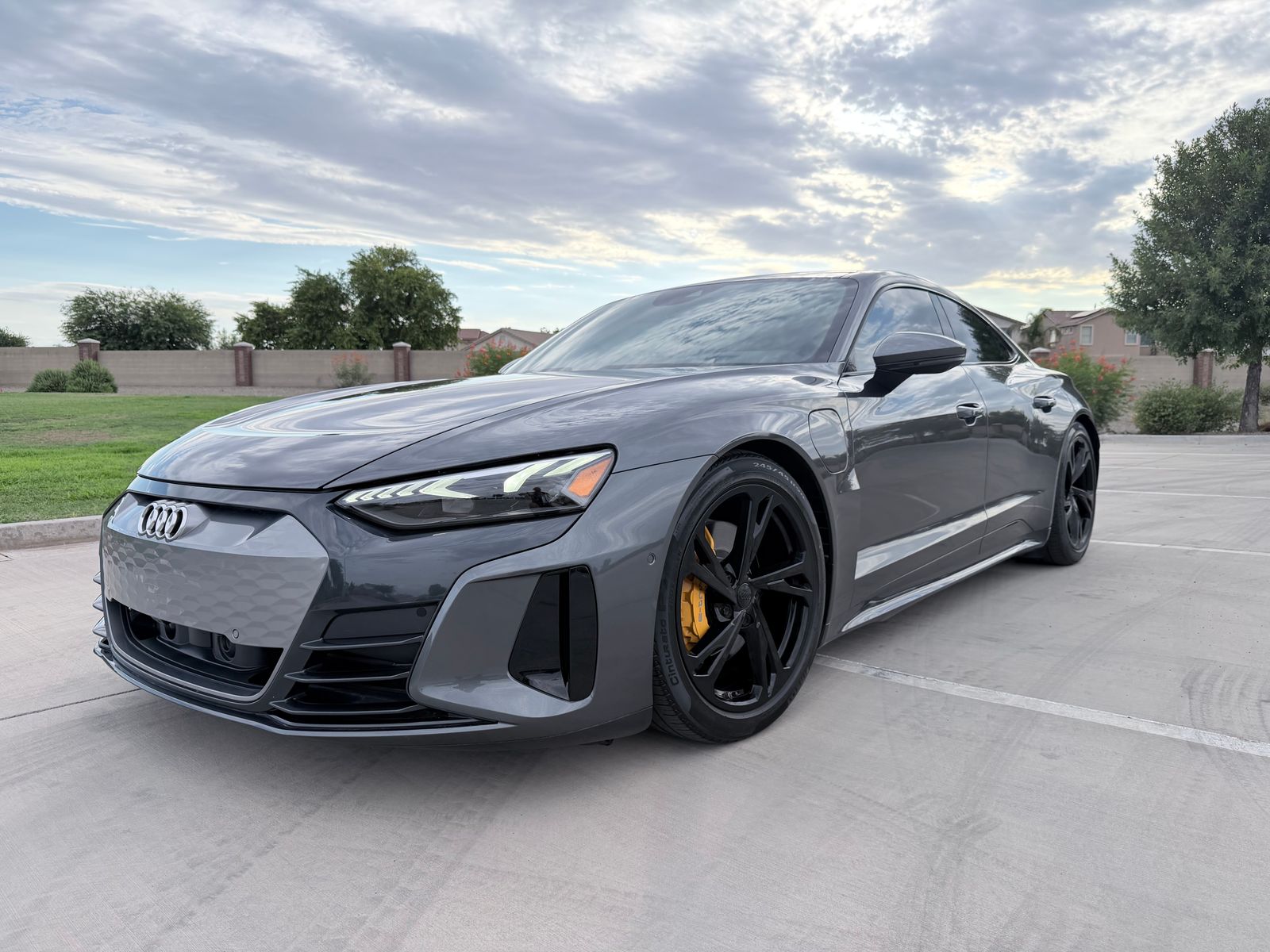 2022 AUDI E-TRON GT Prestige - 1