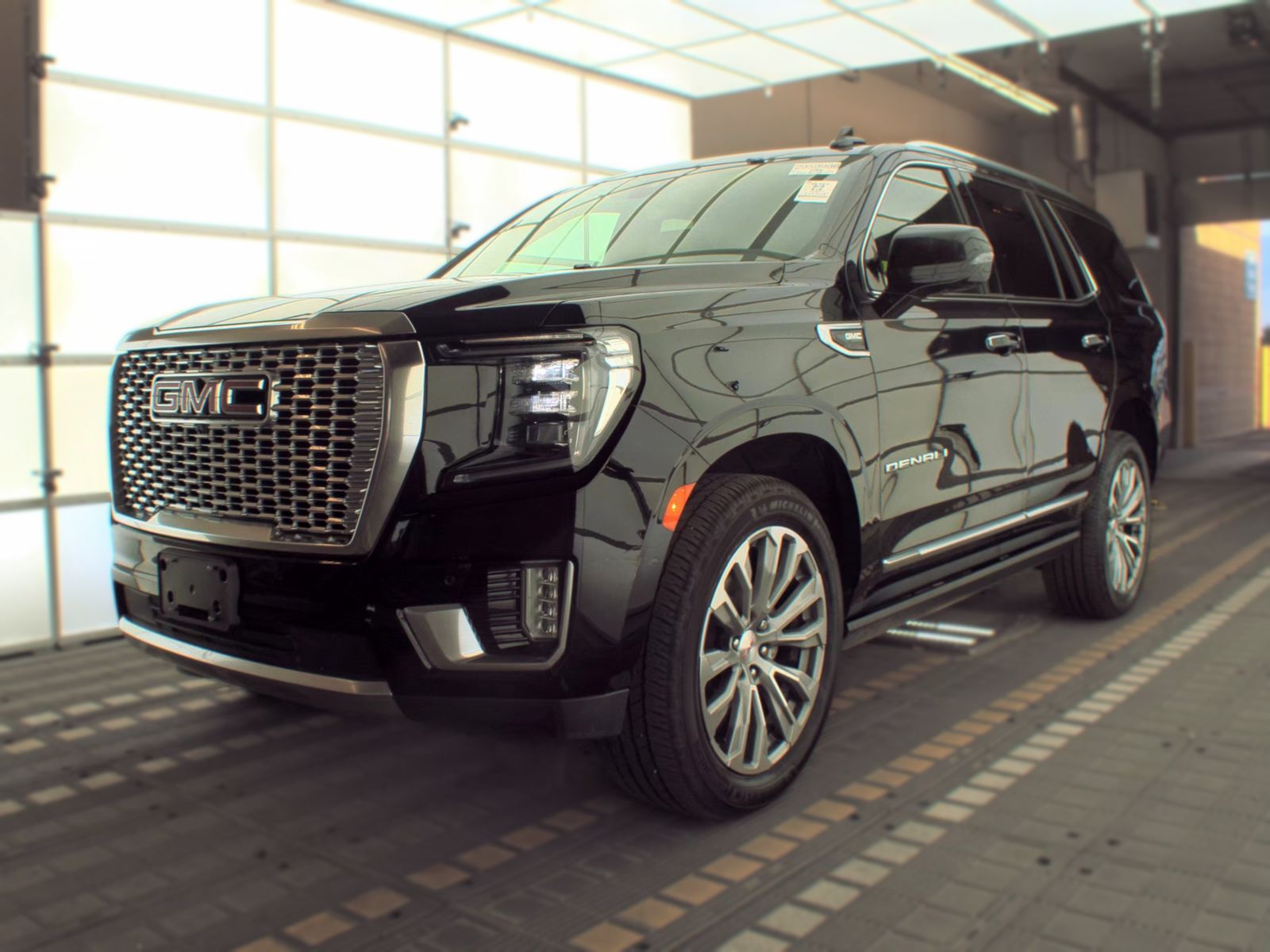 2021 GMC YUKON Denali - 1