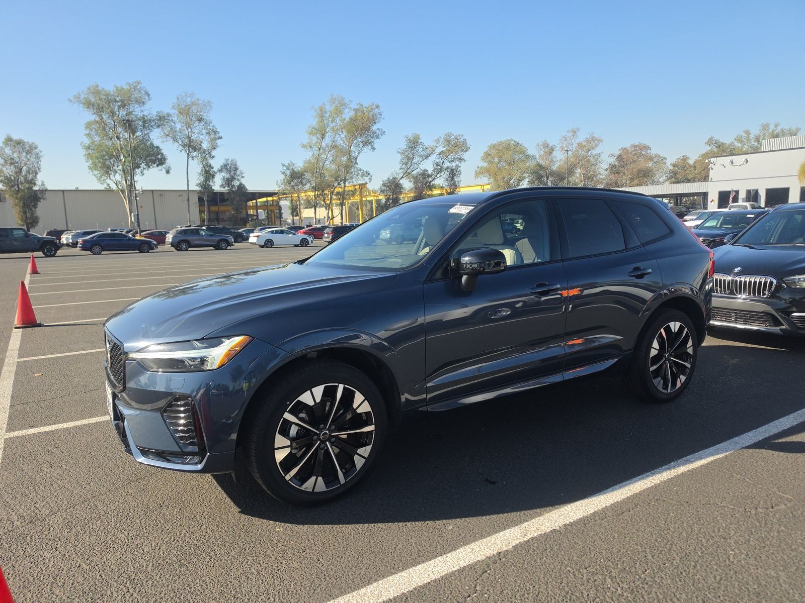 2026 VOLVO XC60 B5 Plus - 1