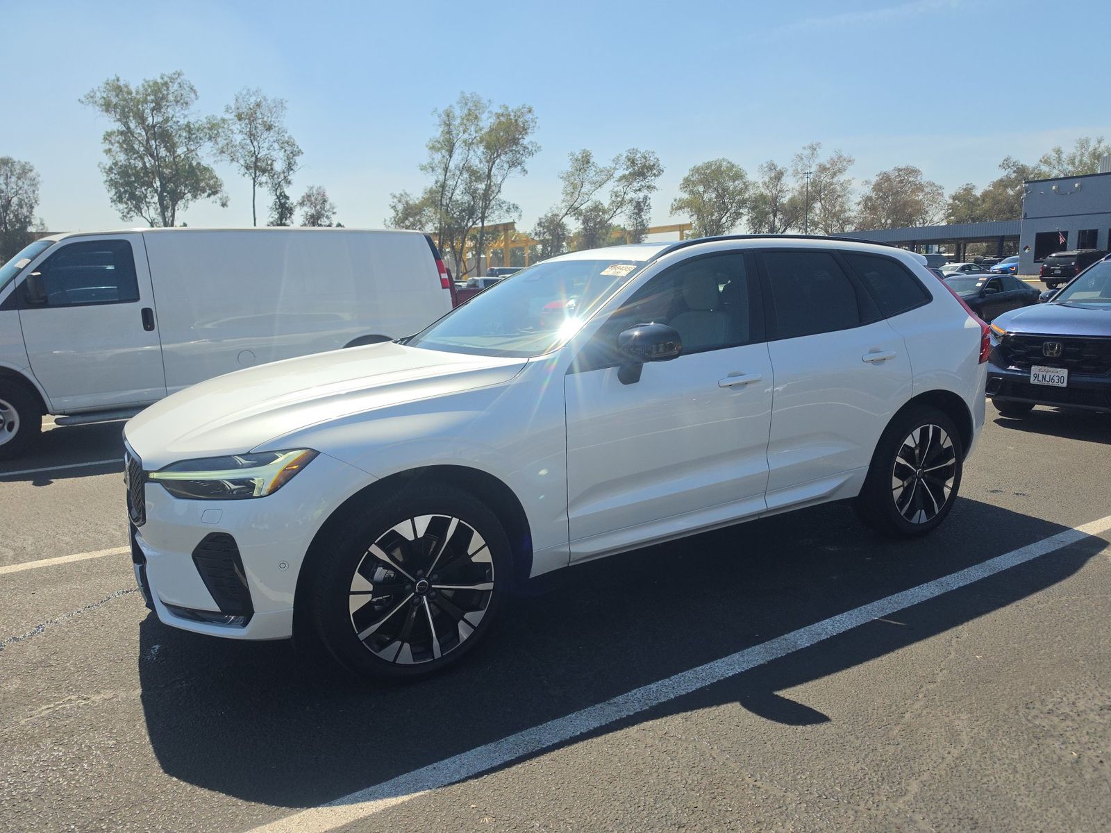 2026 VOLVO XC60 B5 Plus - 1