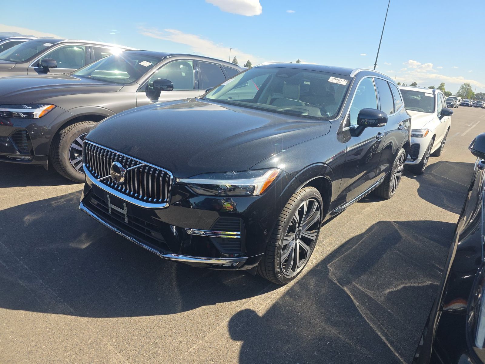 2023 VOLVO XC60 B5 Ultimate - 1