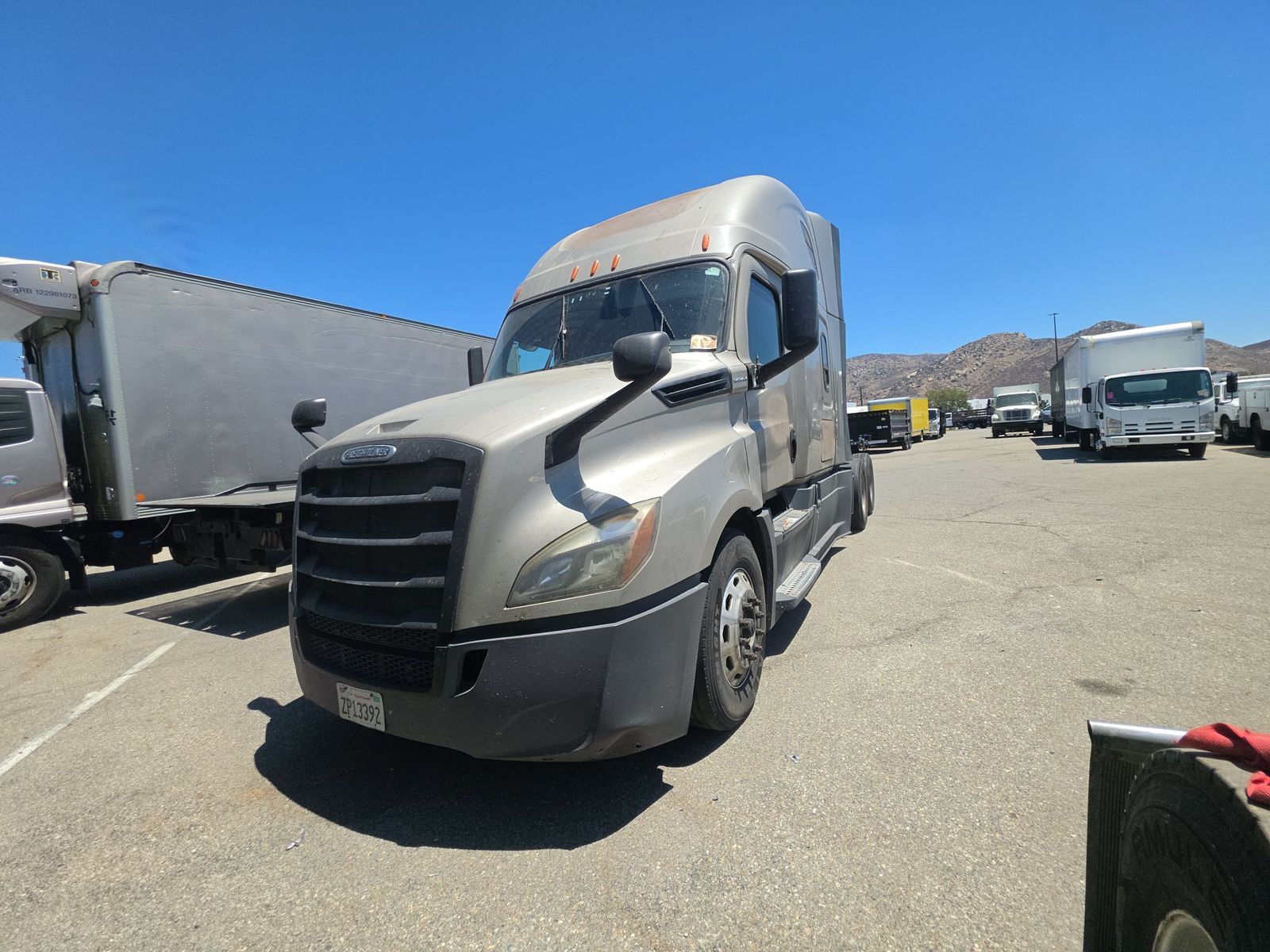2019 FREIGHTLINER CASCADIA 126 Base - 1