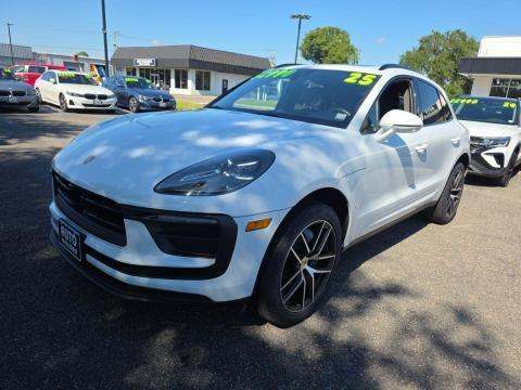 2025 PORSCHE MACAN Base - 1