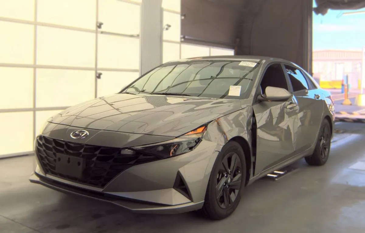 2023 HYUNDAI ELANTRA SEL - 1
