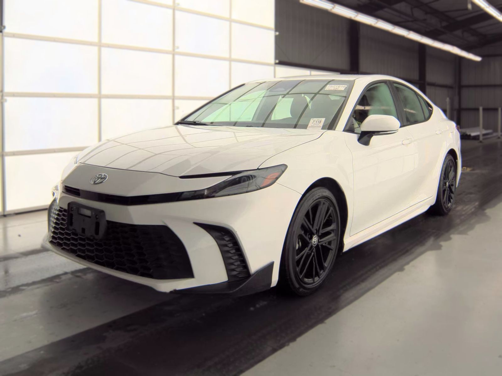 2025 TOYOTA CAMRY SE - 1