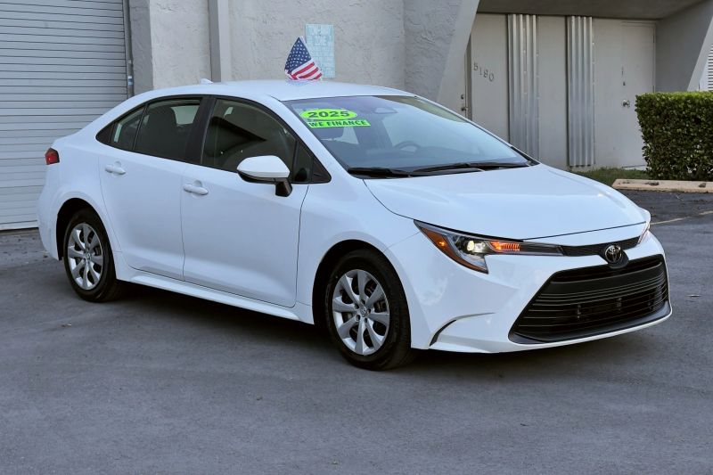 2025 TOYOTA COROLLA LE - 1
