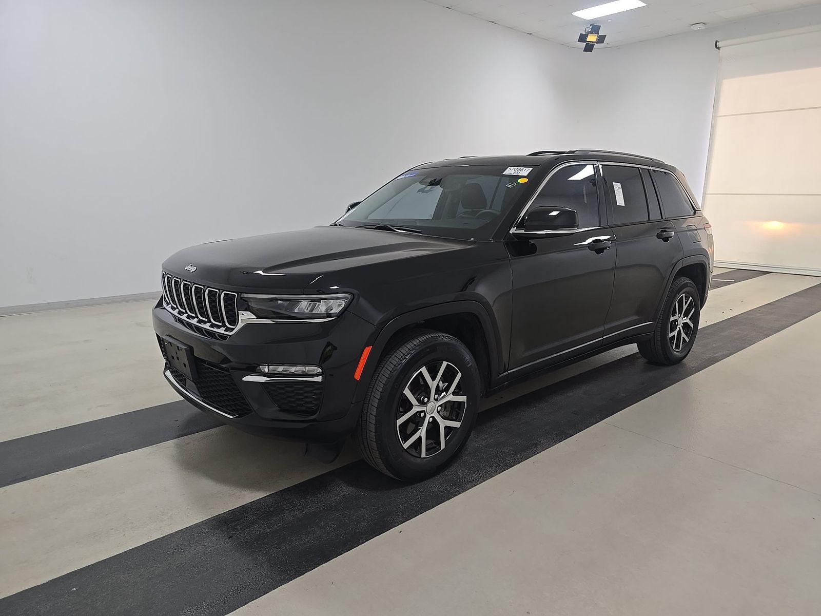 2023 JEEP GRAND CHEROKEE Limited - 1