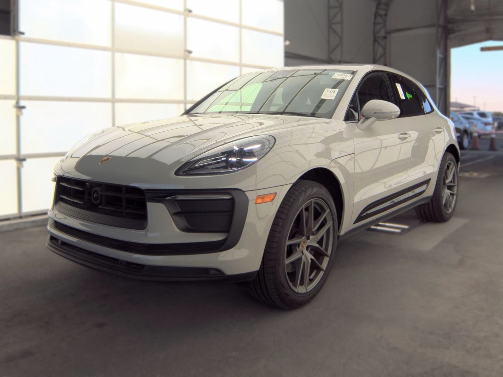 2024 PORSCHE MACAN Base - 1