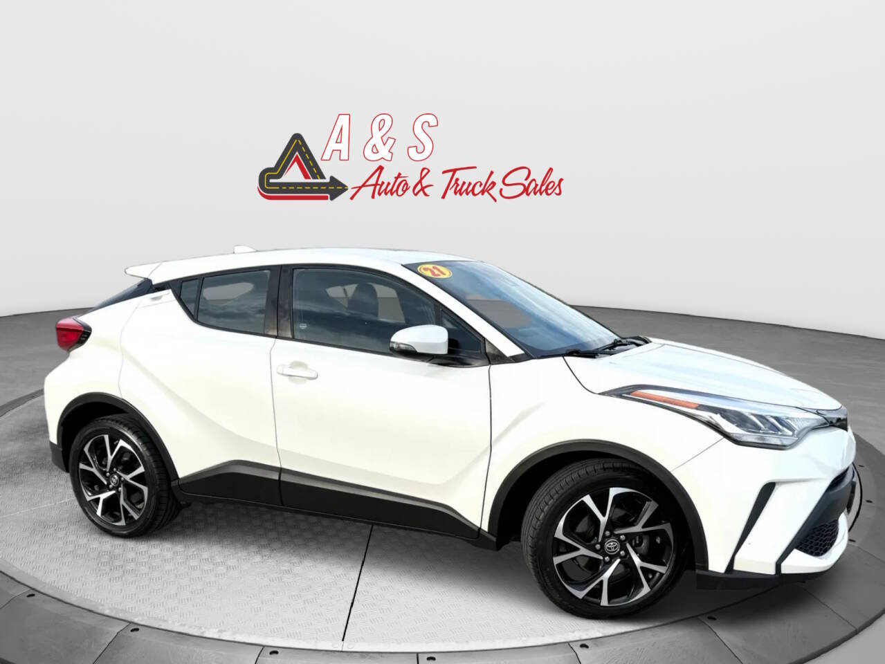 2021 TOYOTA C-HR XLE - 1