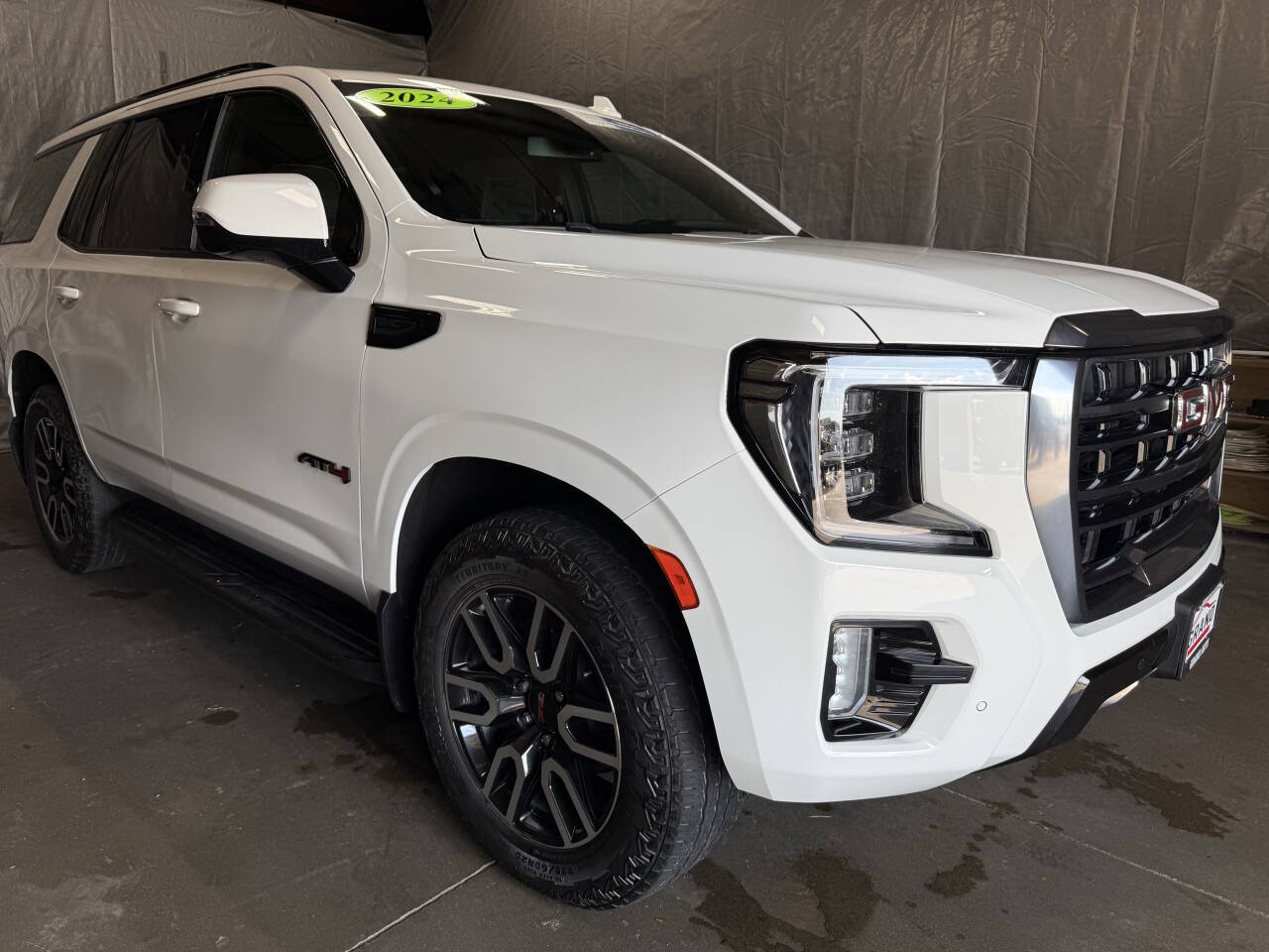 2024 GMC YUKON AT4 - 1