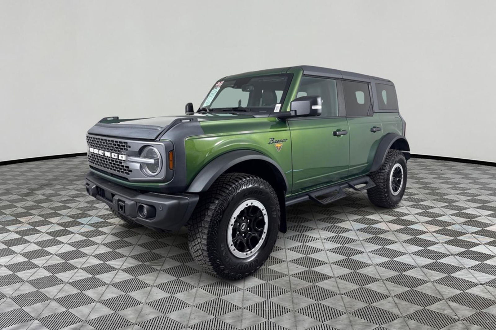 2023 FORD BRONCO Badlands - 1