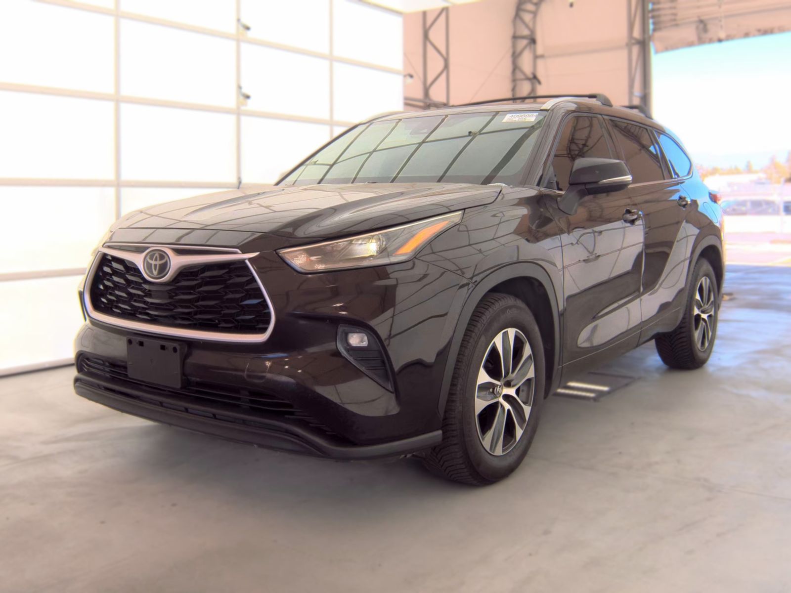 2021 TOYOTA HIGHLANDER XLE - 1