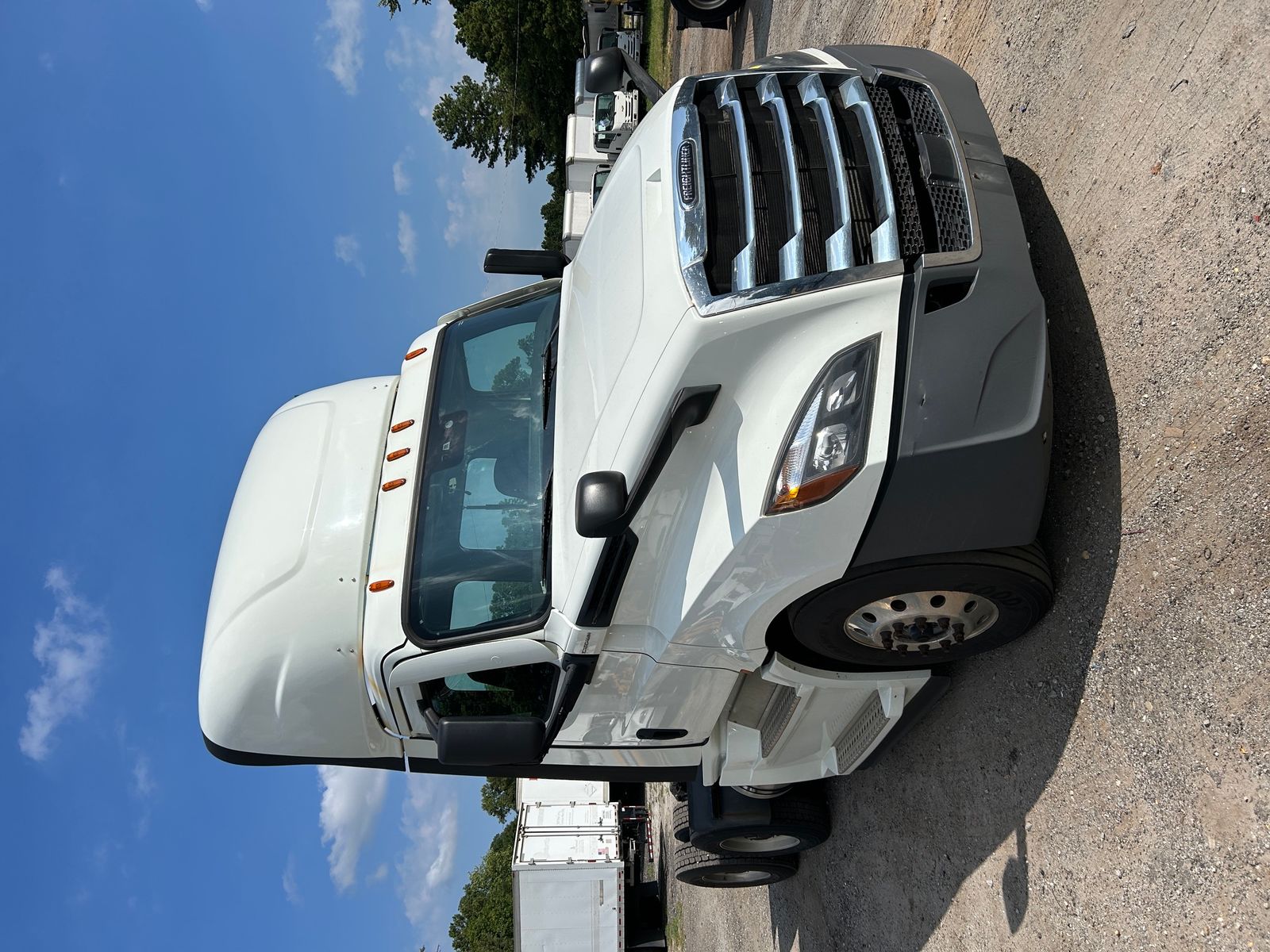 2021 FREIGHTLINER CASCADIA 126 Base - 1