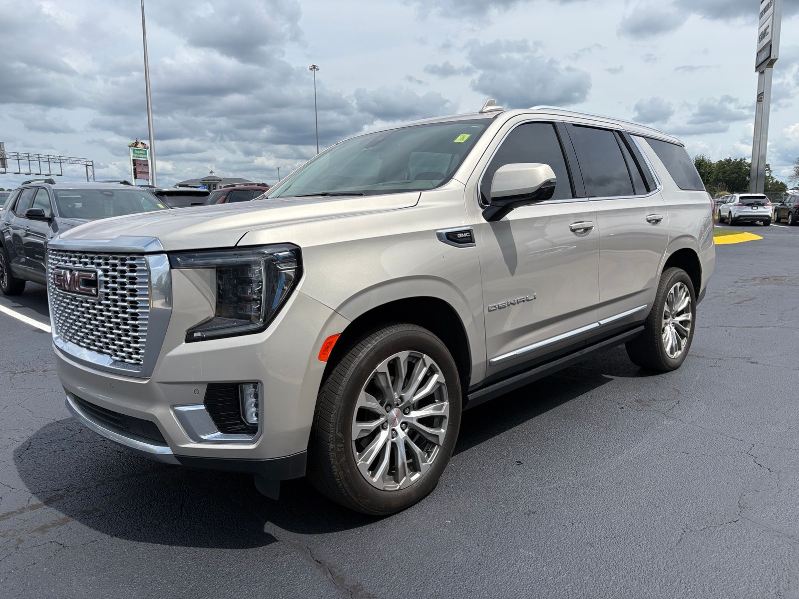 2022 GMC YUKON Denali - 1