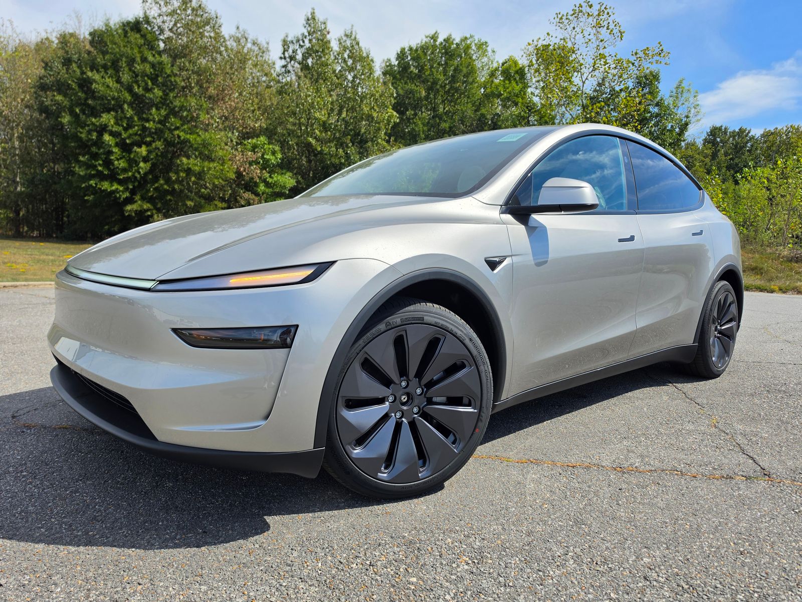 2027 TESLA MODEL Y LAUNCH SERIES LONG Range - 1