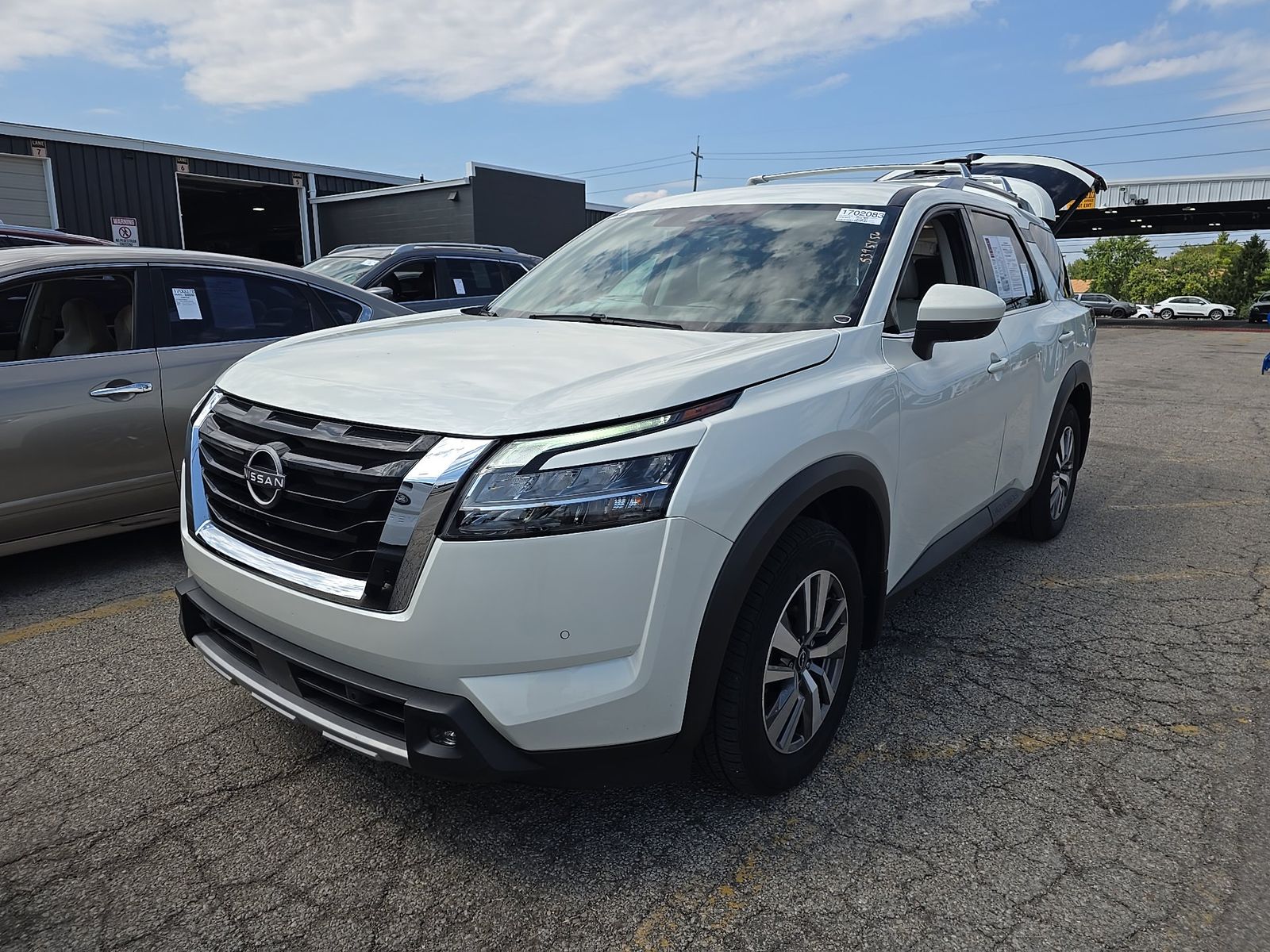 2022 NISSAN PATHFINDER SL - 1