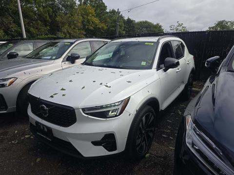 2024 VOLVO XC40 B5 Plus - 1