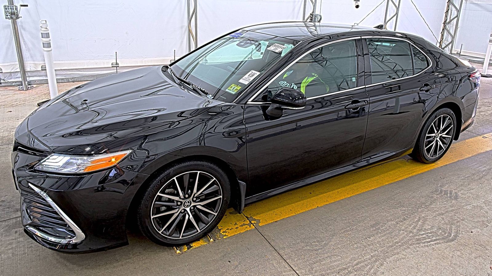 2021 TOYOTA CAMRY XLE - 1